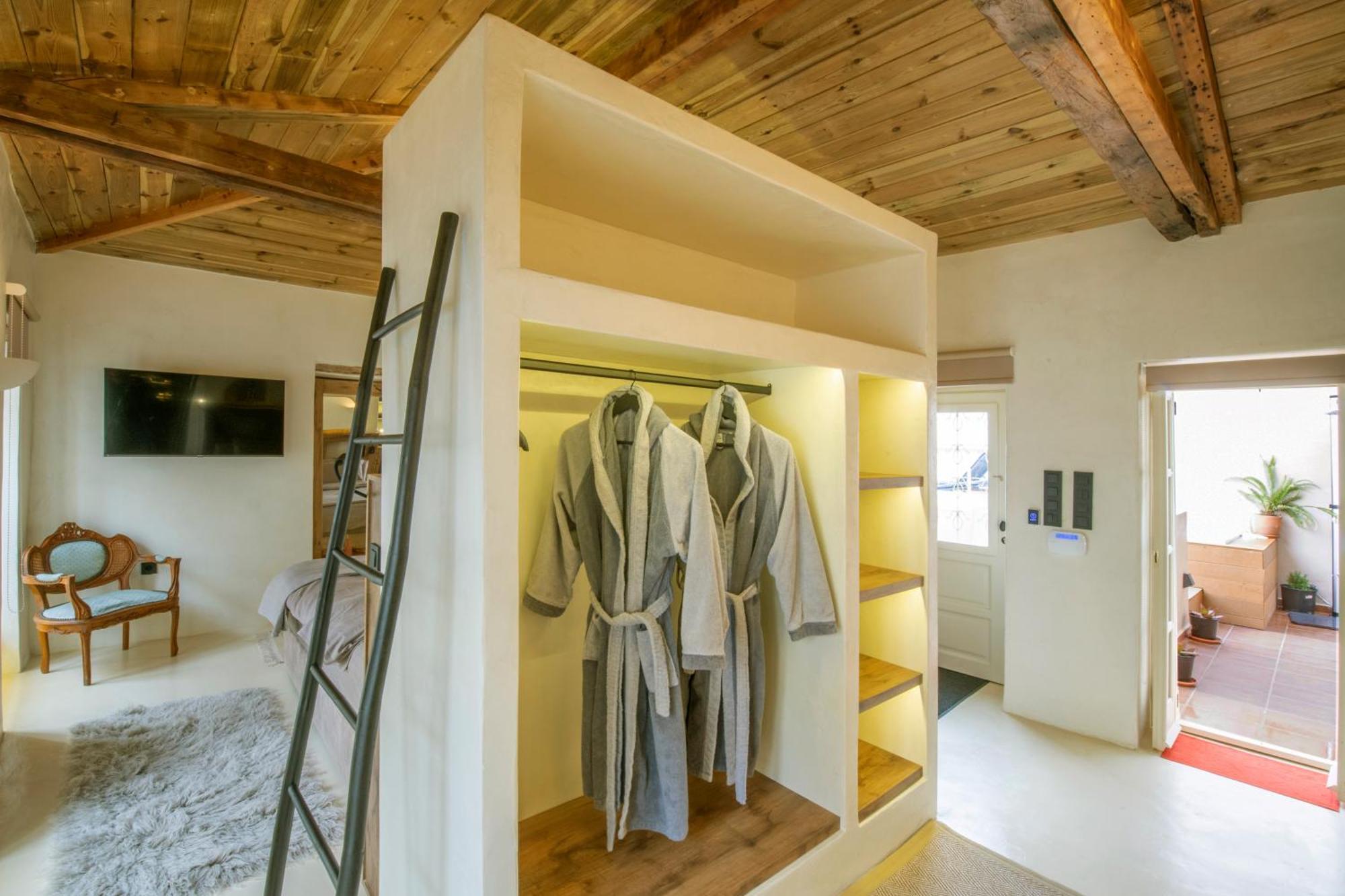 House Thission Apartment *